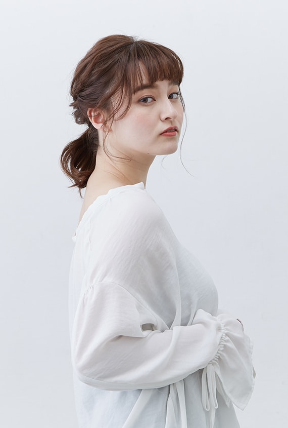 頑張りすぎずにオシャレさん。ローポニーテールスタイル