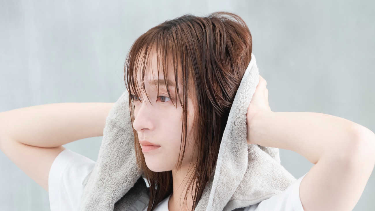 STEP1：濡れた髪はしっかりタオルドライする