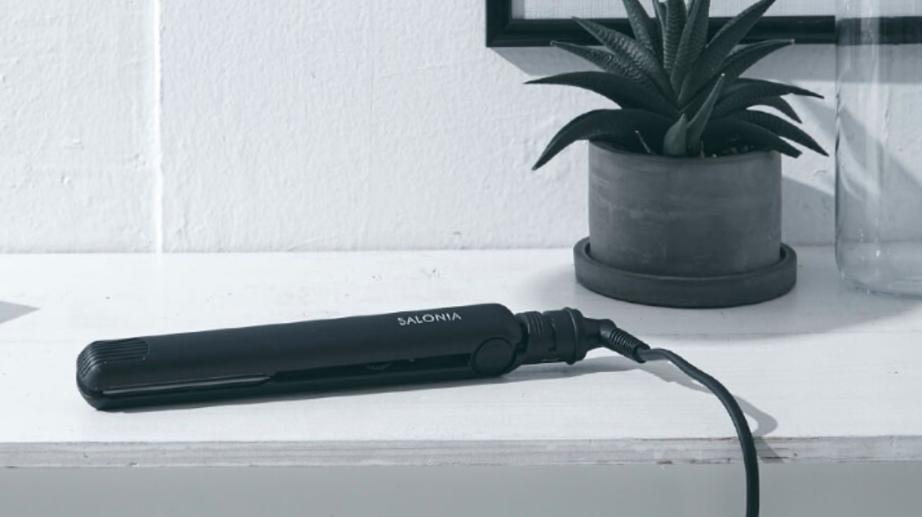 ヘアアイロンをつけっぱなしにすると火事になることも