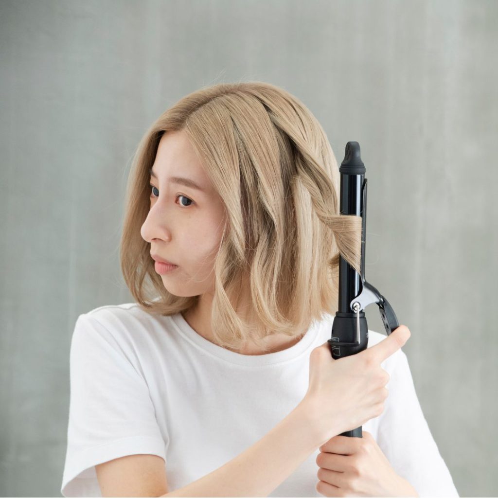 【初心者向け】コテの巻き方を徹底解説！基本の巻き方から流行の韓国風スタイルまで