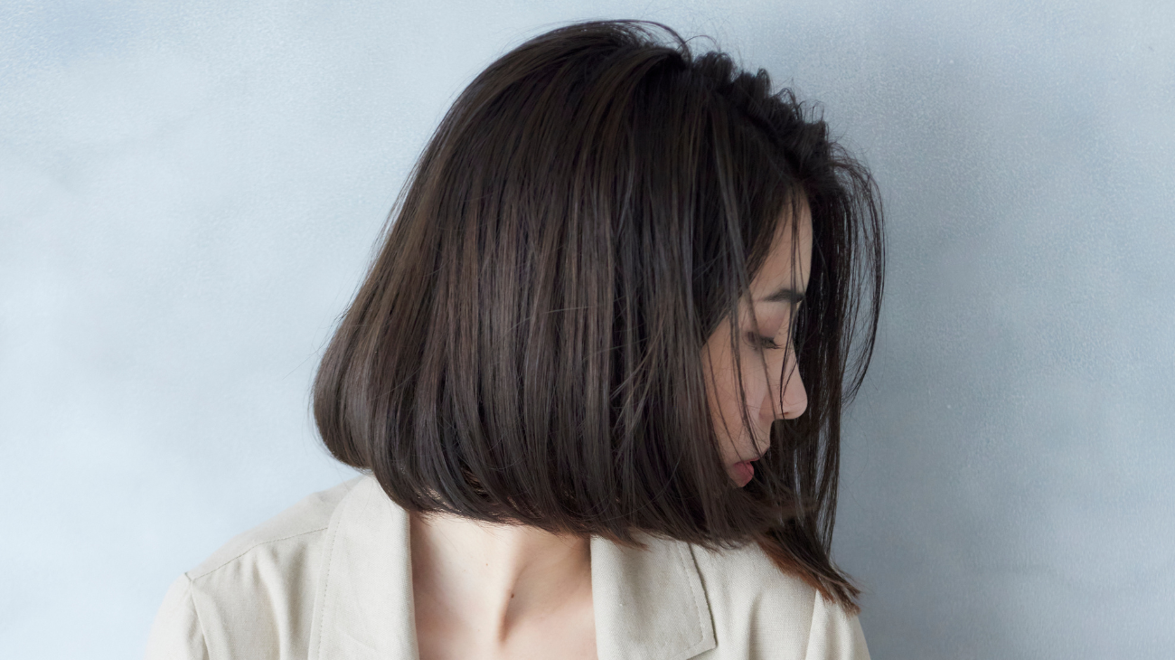 美容院でチリチリの部分をカットする