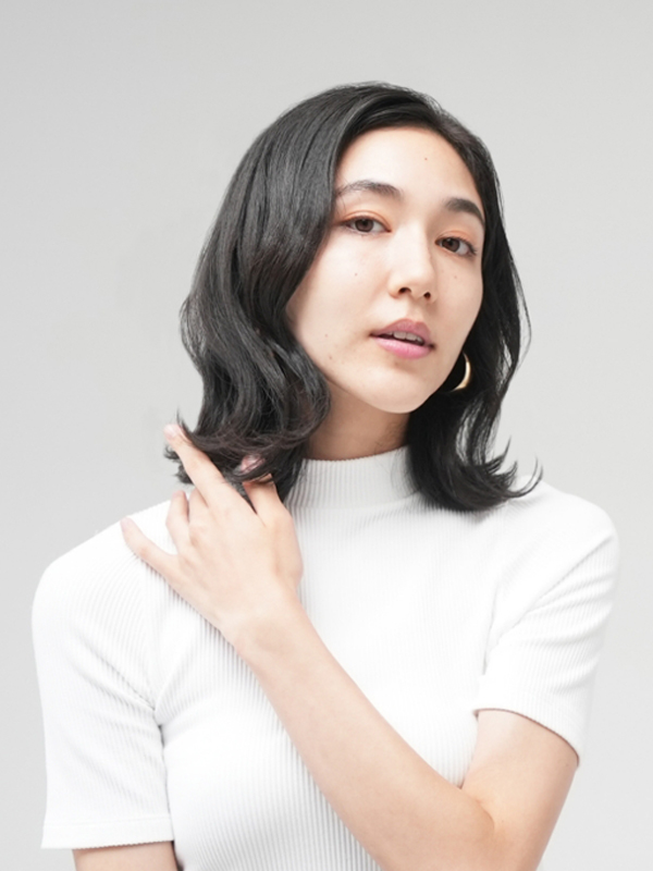 ストレート＆カールヘアアイロンで作る、簡単で華やかな韓国風ミディアムウェーブスタイル