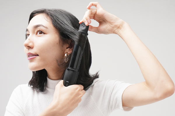 ストレート＆カールヘアアイロンで作る、簡単で華やかな韓国風ミディアムウェーブスタイル