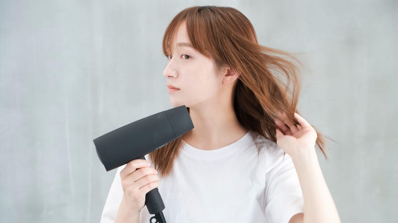 ヘアアイロンを使う前に髪をしっかり乾かす